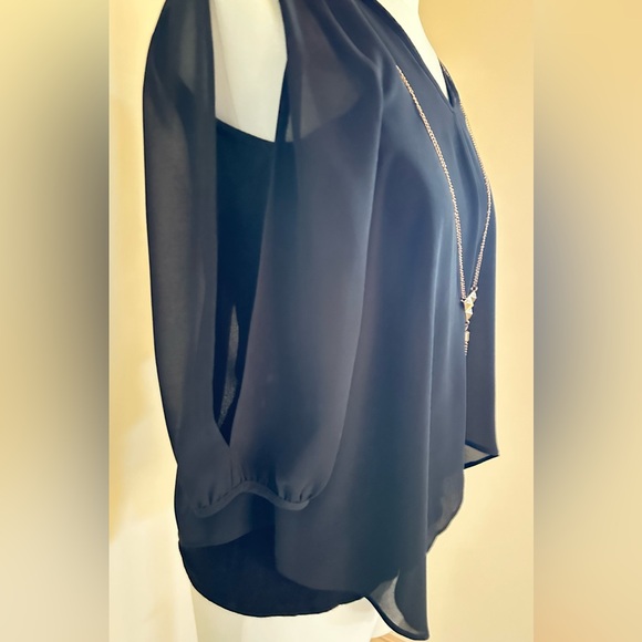 Chic Black Blouse with Necklace - Picture 6 of 13